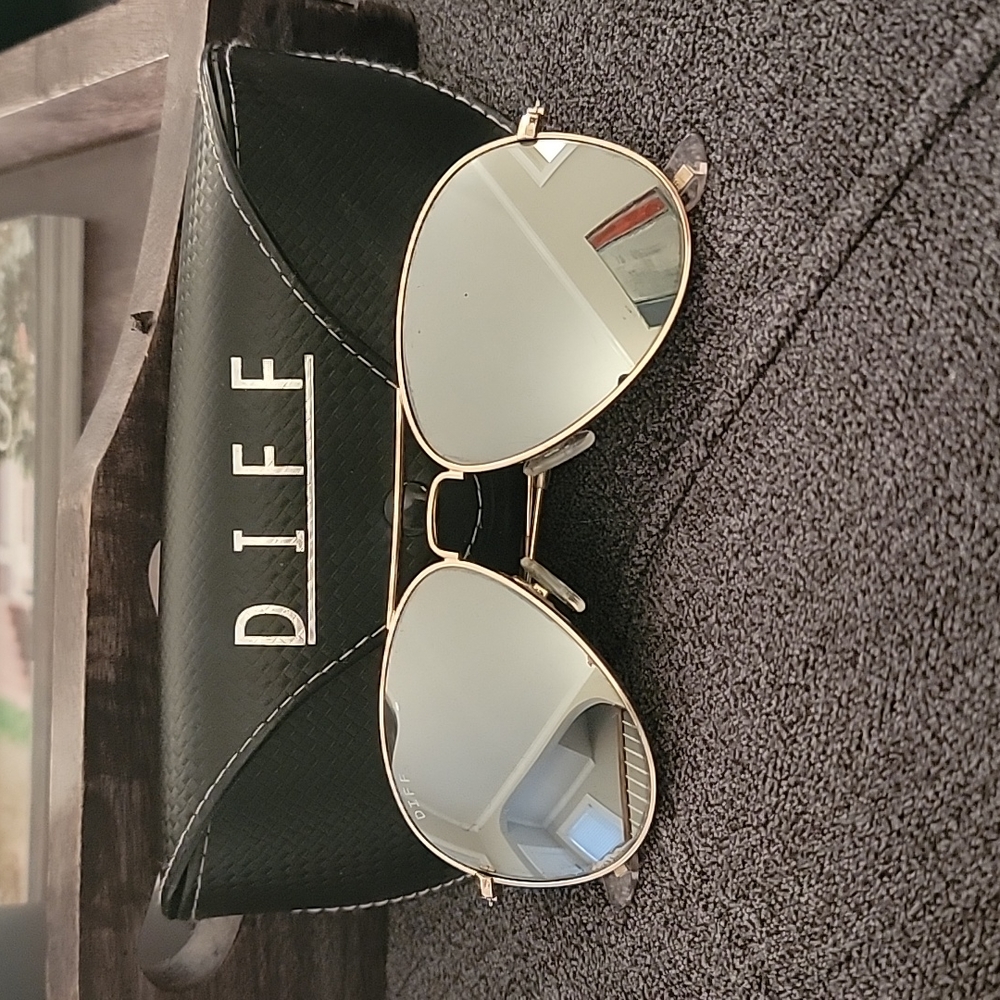 DIFF Cruz Gold Frame Silver Mirror Lens (non-polarized)